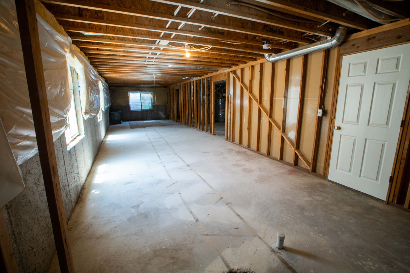 Picture of an unfinished basement.